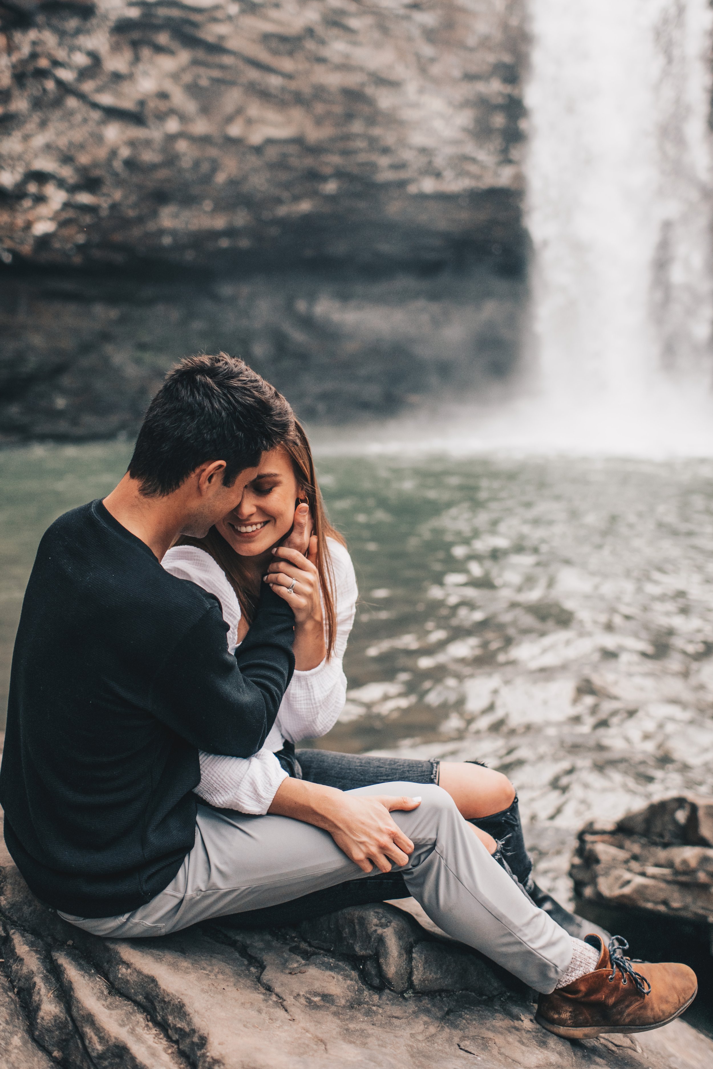 Waterfall engagement session, Waterfall couples photos, Illinois 