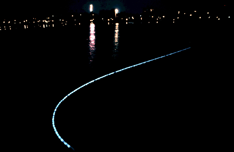 'Manguera Lumínica'. Boston. Manguera con luces de neón. (con Howard York) –vista nocturna- 1972
