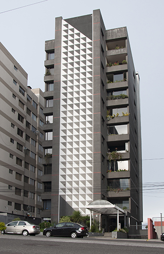 'Supergráfico'. Edificio Ladera Este, Av. González Suárez, Quito 1982