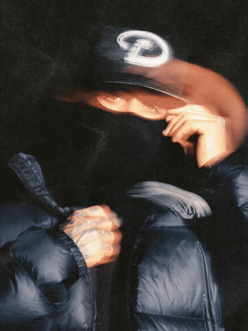 AR_HatClub_NewEra_Reflective_AI_Motion_12-ezgif.com-video-to-gif-converter (1).gif