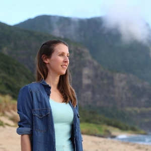  Dr. Jennifer Lavers