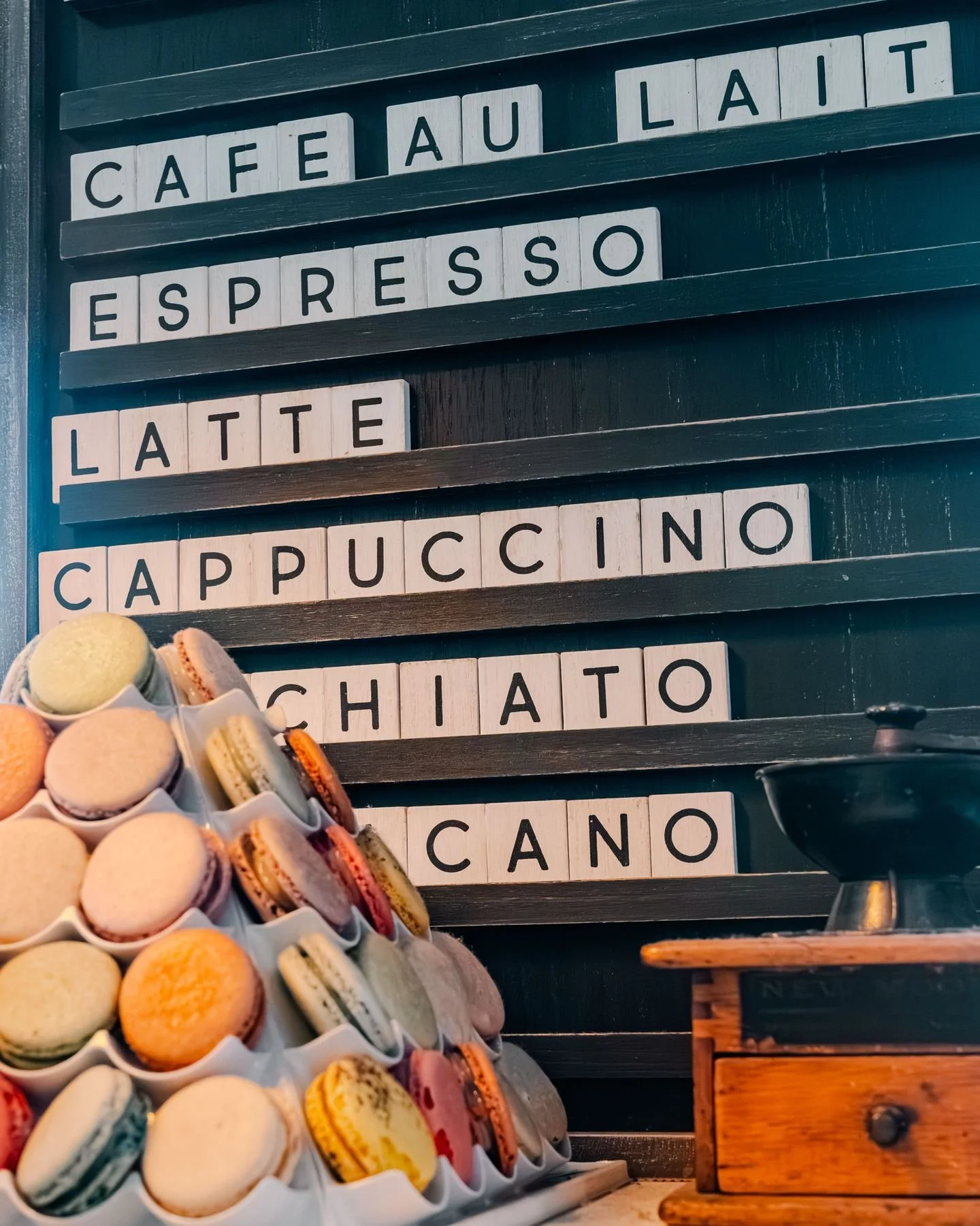 post-heritage &amp; spring break blues? we have the cure: coffee &amp; a sweet treat! 

come join us for a coffee and brunch, or take one to go from our walk-up bar.🥤🫖🍵☕ 

#coffee #hiltonheadcoffee #springbreak #heritage #hiltonheadbrunch