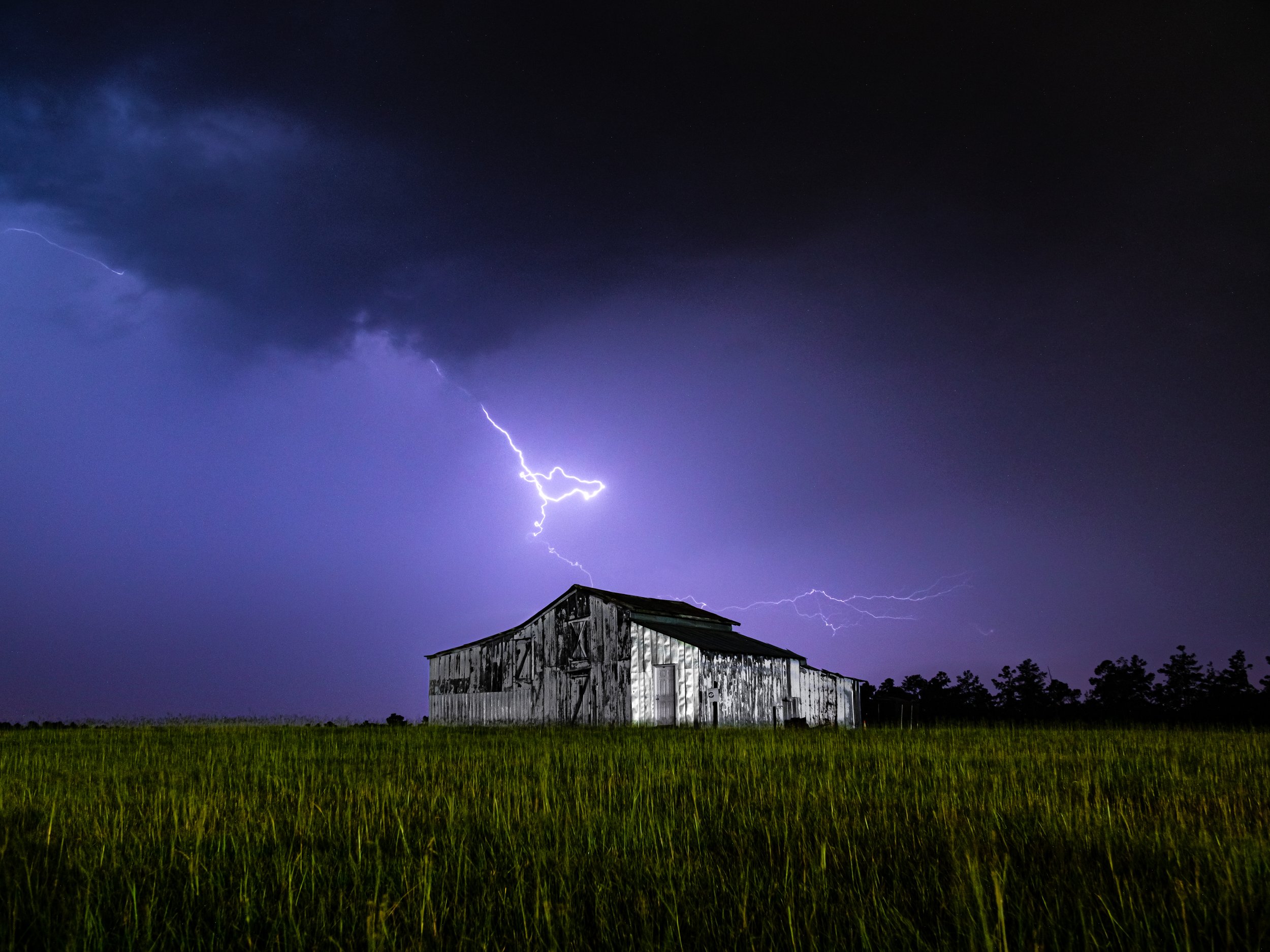 Barn lightning 200001-2.jpg