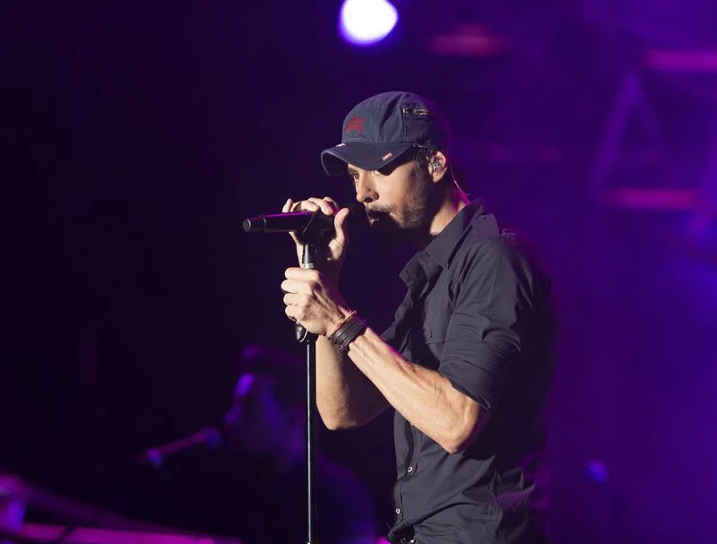 Enrique Iglesias demanda a Universal por incumplimiento de contrato .jpg