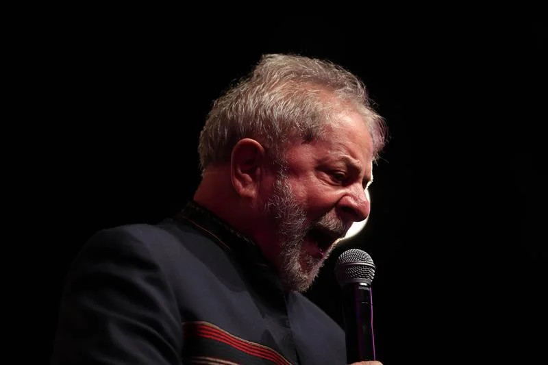 Lula dice que pueden detenerlo en una celda pero no pueden detener sus ideas .jpg