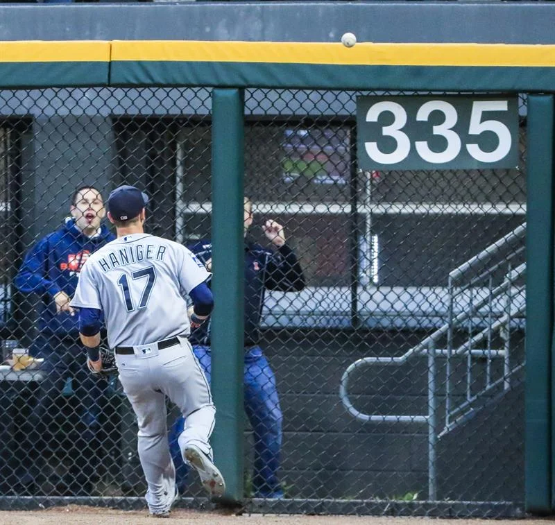 4-6. González y Haniger se combinan para vencer a los Gigantes en su casa .jpg