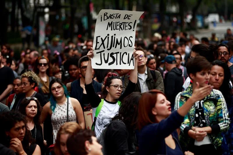 Forenses sin evidencia de que 3 estudiantes mexicanos fueron desintegrados .jpg