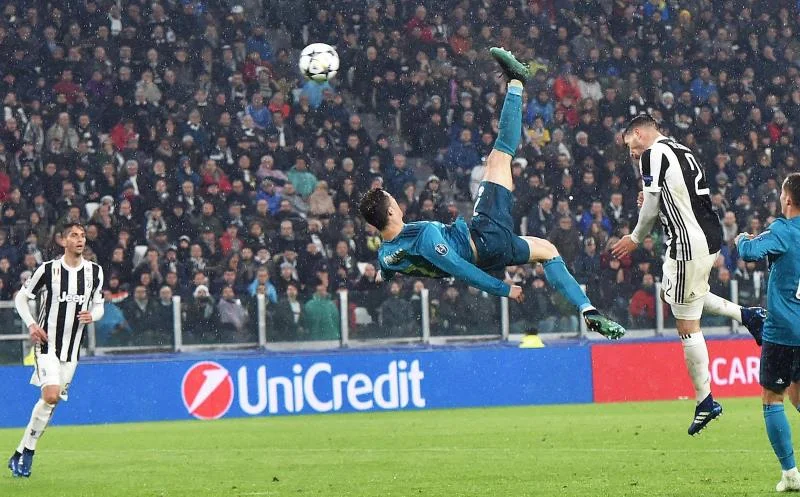 La chilena de Cristiano Ronaldo, elegido mejor gol de la temporada Imagen de la chilena con la que Cristiano Ronaldo (c) anotó el 2-0 para el Real Madrid contra Juventus en los cuartos de final de la Liga de Campeones. 