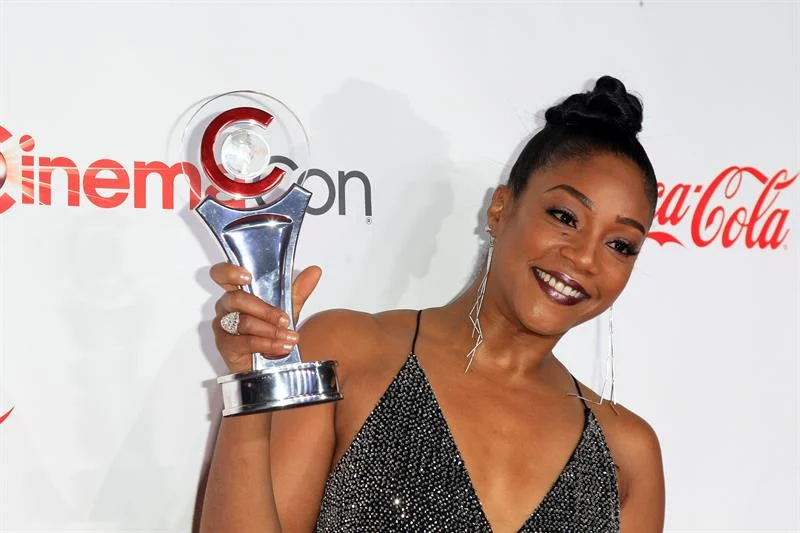 Con dos de los actores negros más populares del momento, Tiffany Haddish (imagen) y Kevin Hart, "Night School" es una cinta cómica dirigida por Malcolm D. Lee