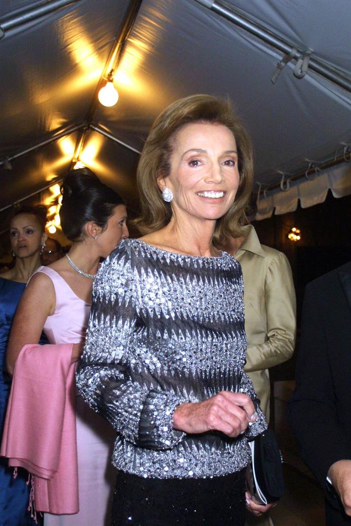 jackie kennedy sis.jpg