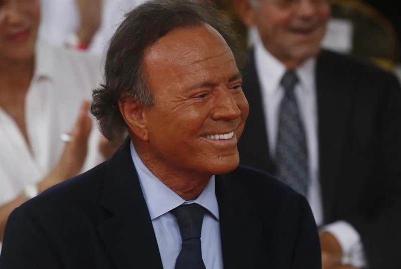 julio iglesias paternity.jpg