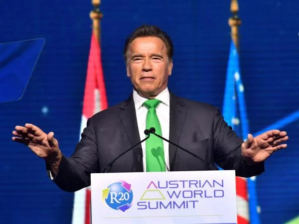 arnold v trump.jpg