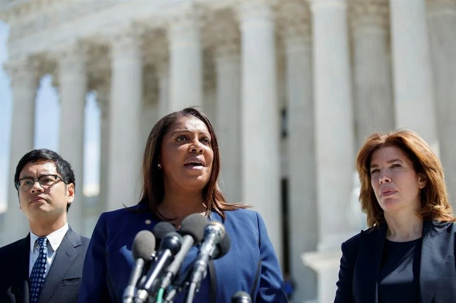 Letitia James (c), fiscal General de Nueva York.jpg