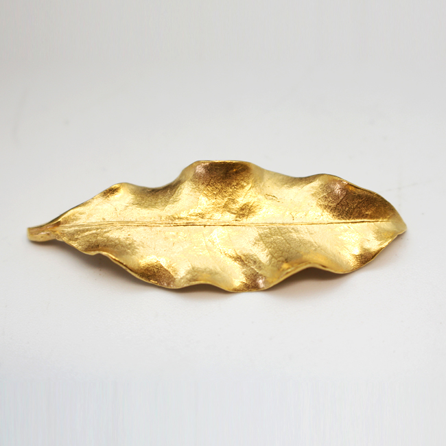 Gold Tarata Leaf Brooch