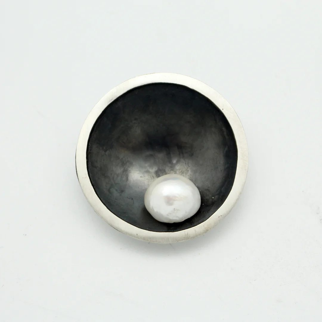 Single Pearl Brooch