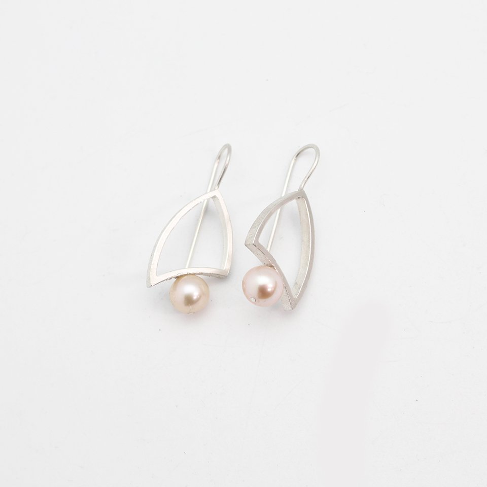 Belle Pearl Earrings