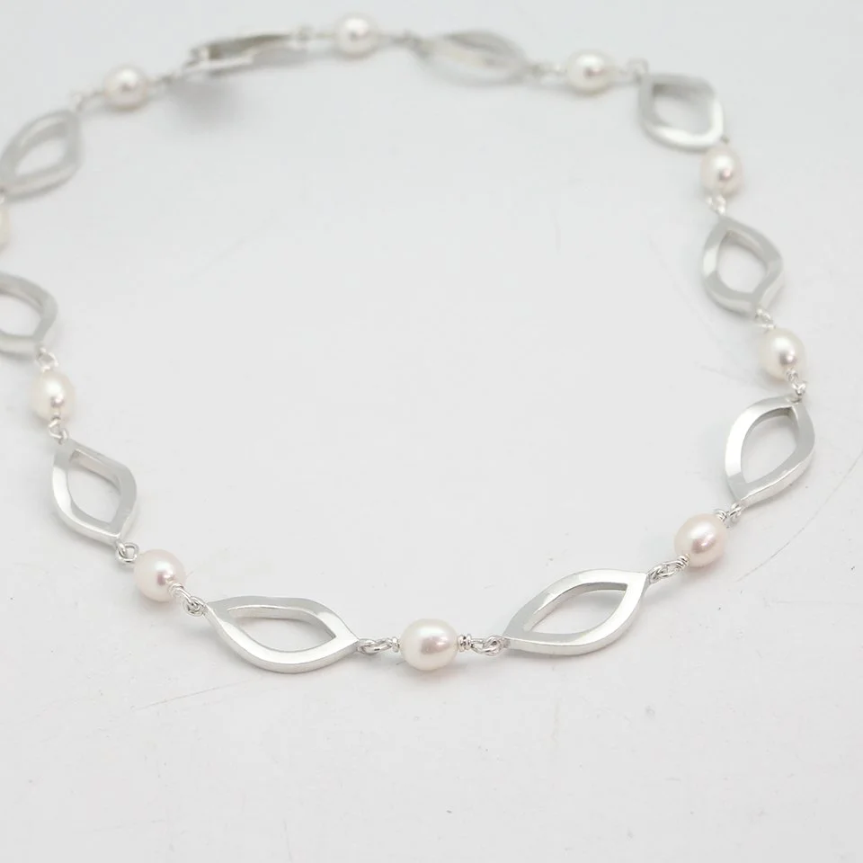Open Leaf Pearl Necklace