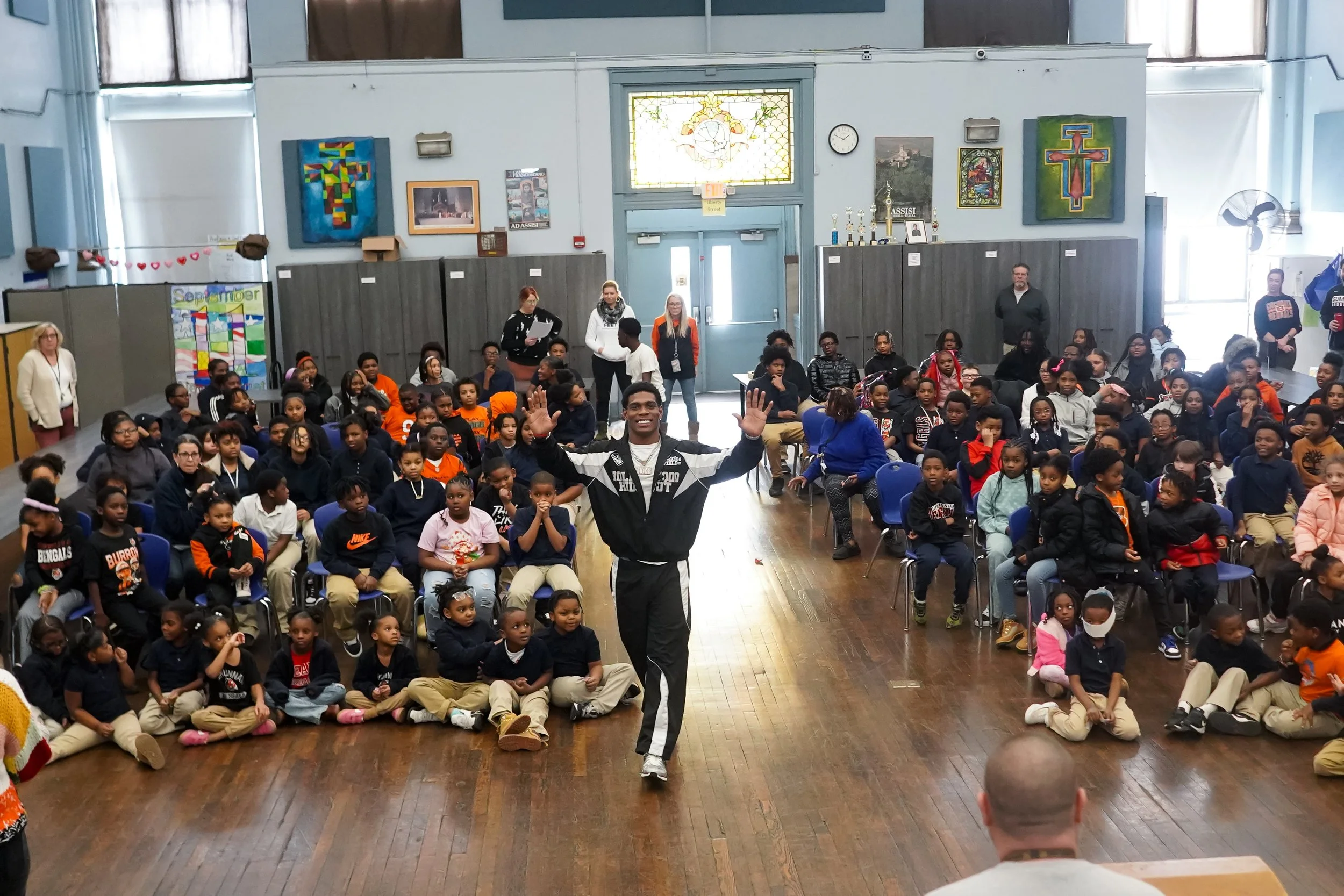Bengals Player Cam Taylor-Britt Visits St. Francis Seraph School 