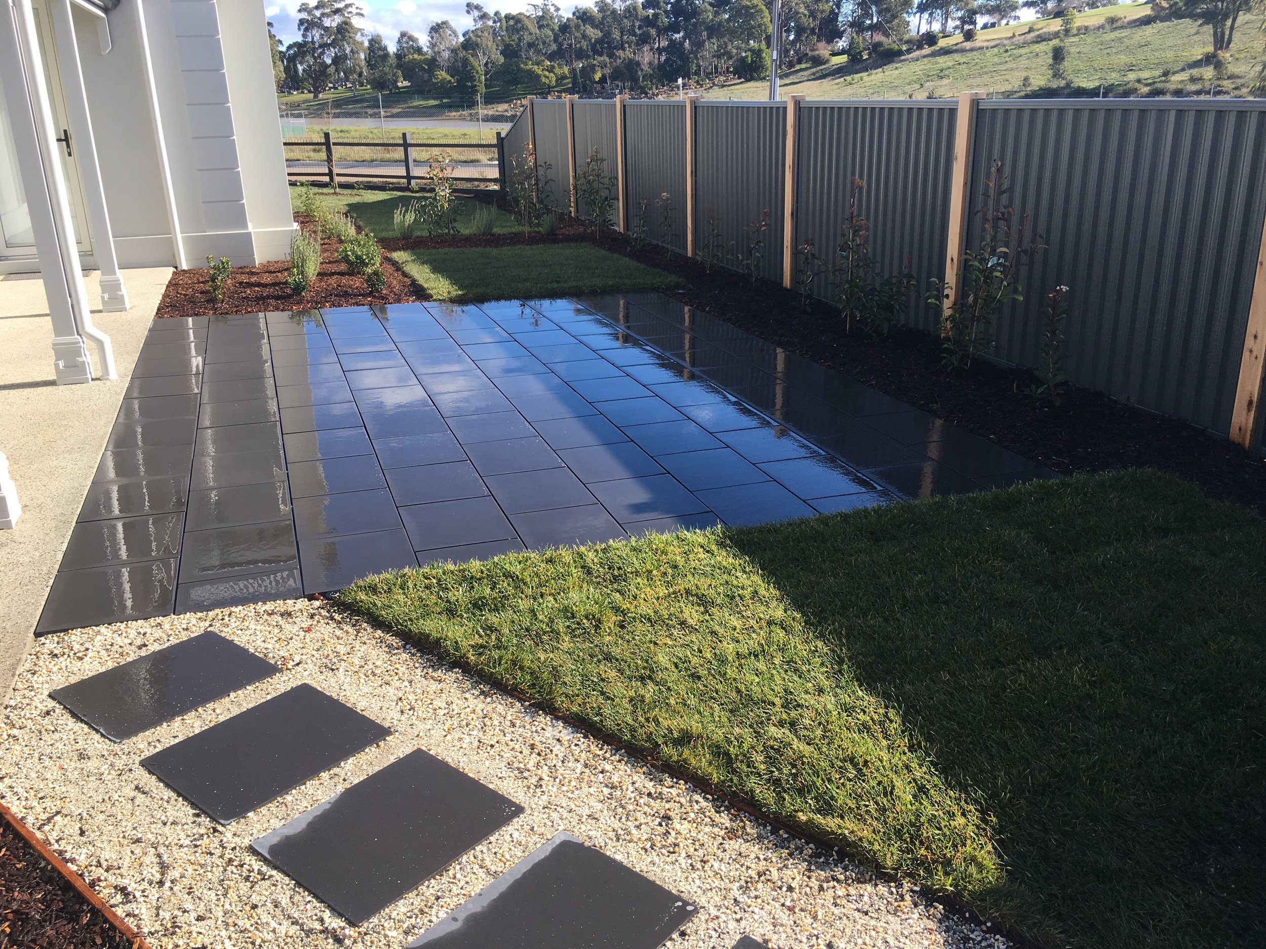 Stepping pavers with pebble infill, instant turf and paved area in stretcher bond style