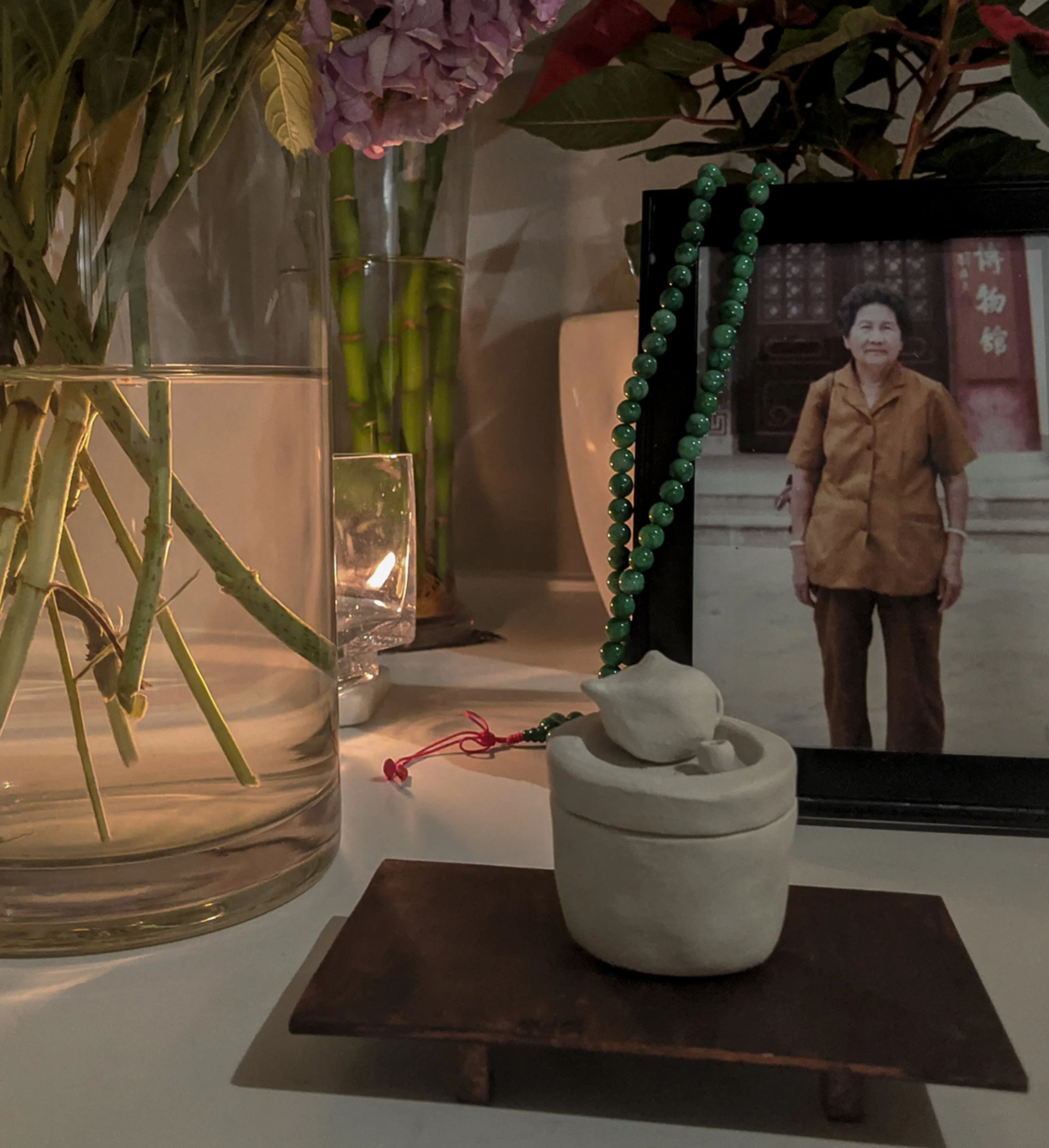  A-Mah and I (亞嫲和我) attempts to connect with my late grandmother through Gong Fu Cha – a mindful, Teochew brewing technique for tea which has existed for over 350 years.   My late A-Mah was a single mother who worked tirelessly to sustain her eight c