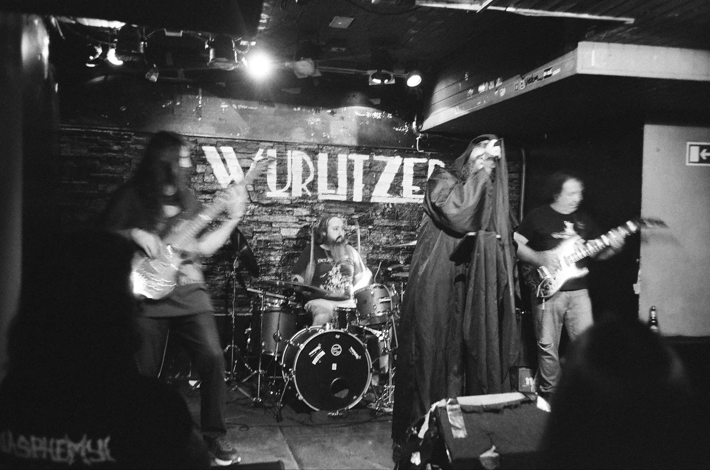 A night in Madrid.
Bands: L’lrreal Omega, Misty Grey
Location: Wurlitzer Ballroom
#shotonfilm #konica #konicabigmini #livemusicphotography #travelphotography #madridmusic