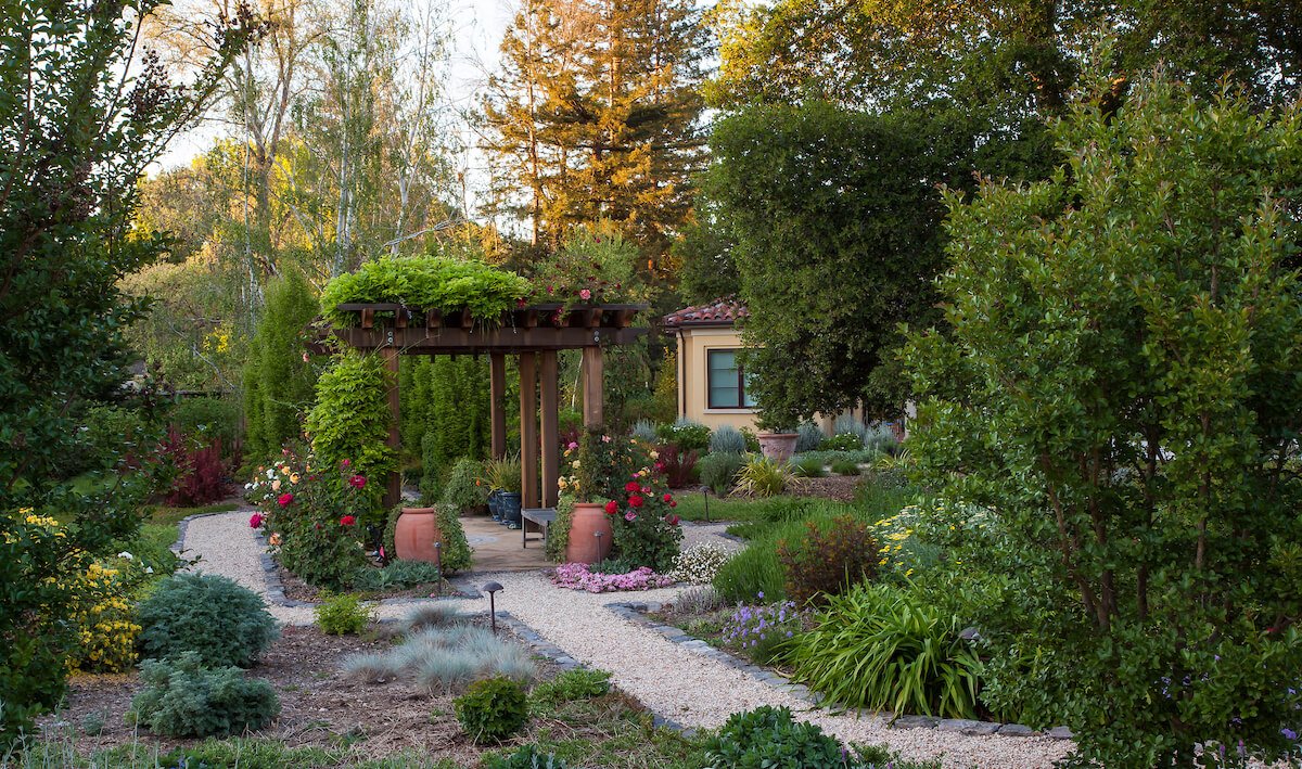 atherton-landscape-pergola-garden-mediterranean-journey-148_sm.jpg