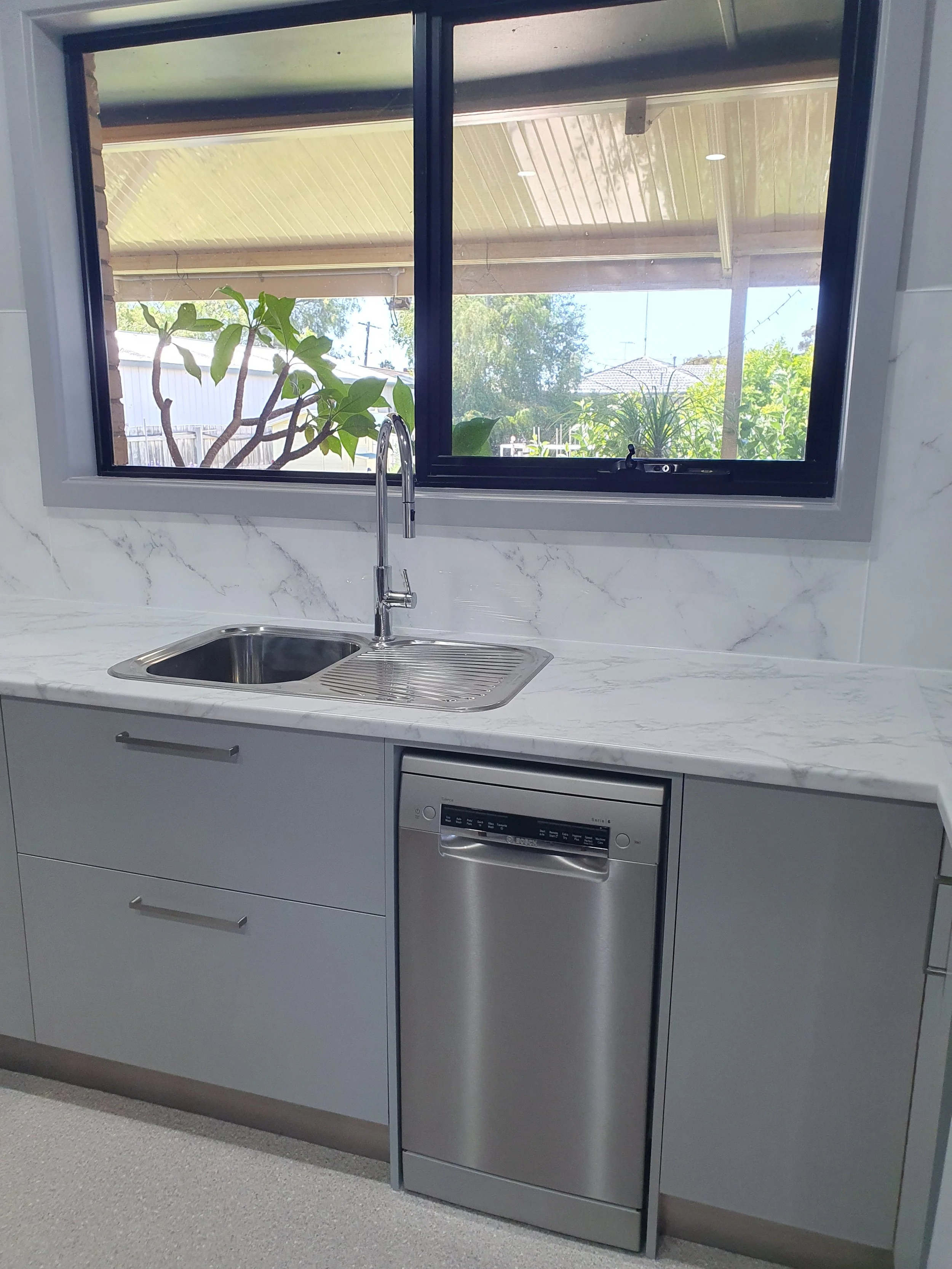Marble effect kitchen splashbacks in acrylic