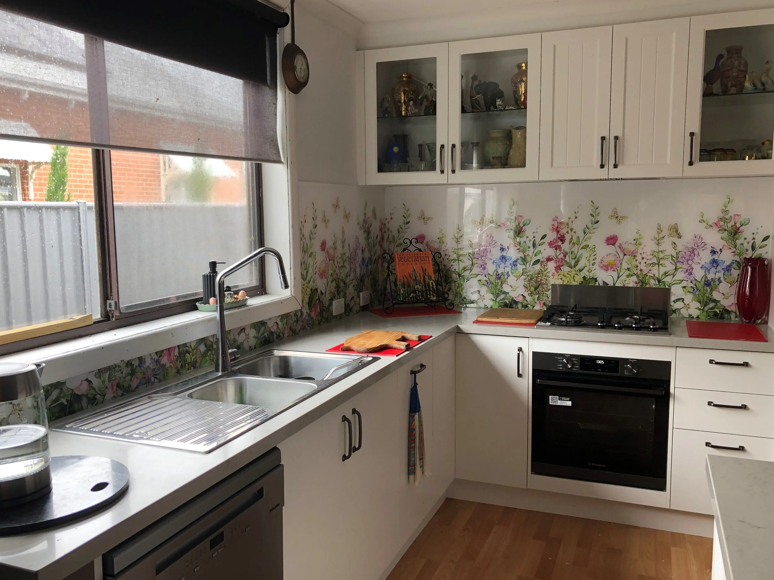 Printed Acrylic Kitchen Splashbacks with Wildflower design
