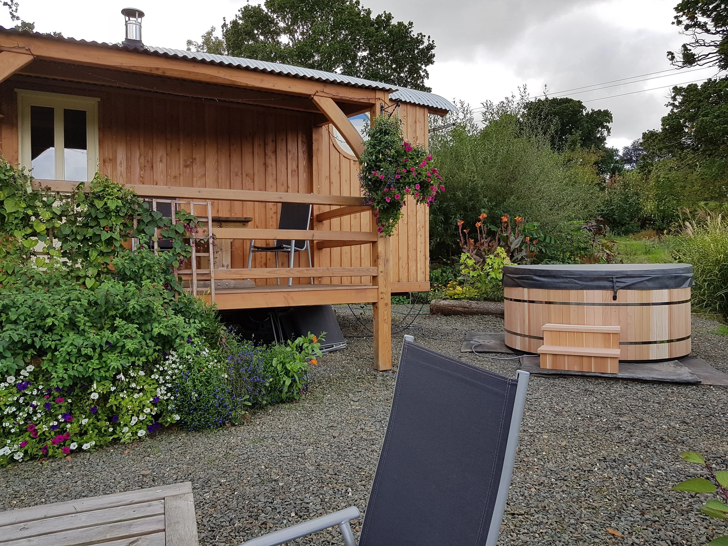 A couple of hours after it was installed! We'll do some landscaping ready for guests in a few days time. We'll post new pics in a few days.