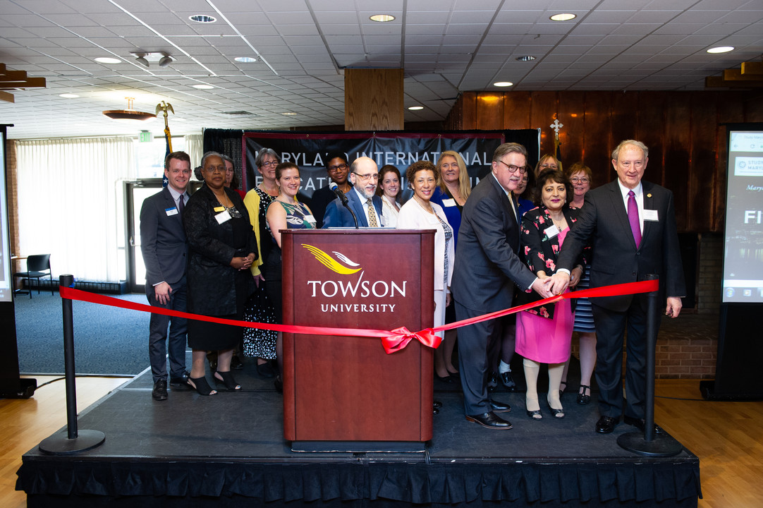 ribbon cutting .jpeg