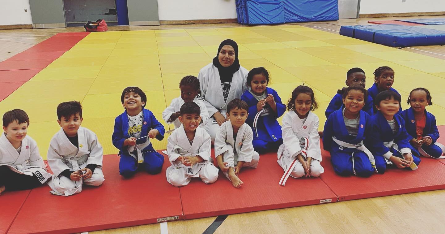 Judo tots 🥹

Our wonderful 3-4 year old class is ran by Sensei Anisa every Fridays 6-6.30pm❤️

#judo #tots #judokids #judofamily #martialarts #martialartskids @happity.co.uk @london_area_judo @newhamvoices