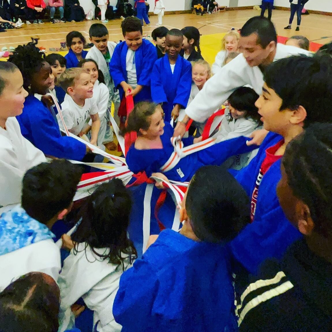 Birthday bumps for the birthday girl! Big happy birthday to Amreen 🥳❤️ 

It&rsquo;s so lovely to be back today after half term with so many happy faces 😆

#proudcoach #judo #judokids #birthdaybumps #birthday #judofamily @judogallerykids