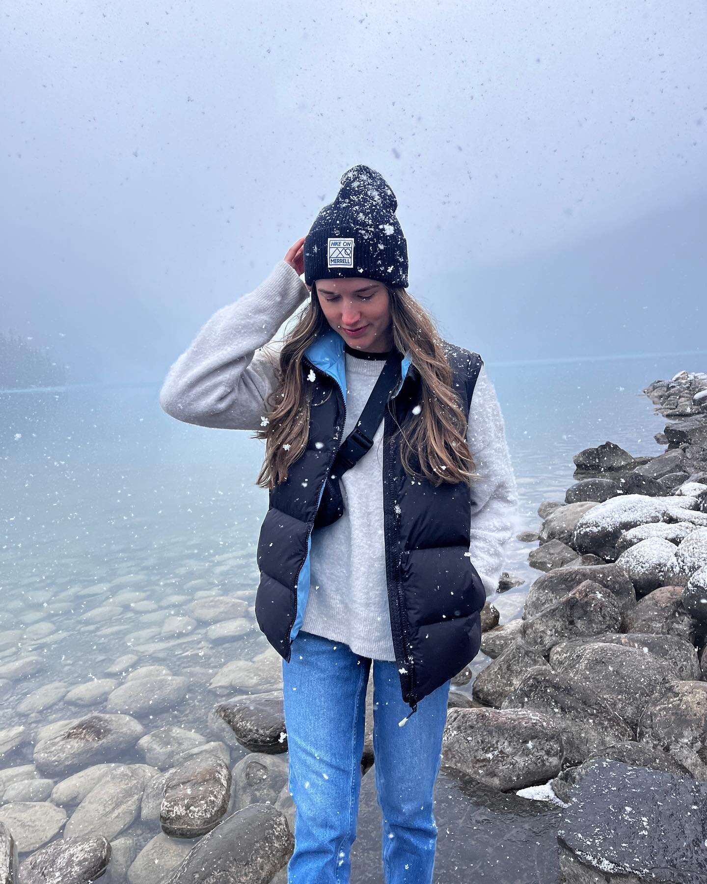 Hello Lake Louise! 🥾❄️🏔️

#lakelouise #banff #canmore #alberta #outdoor #outdoorliving #canada #rockies #canadianrockies