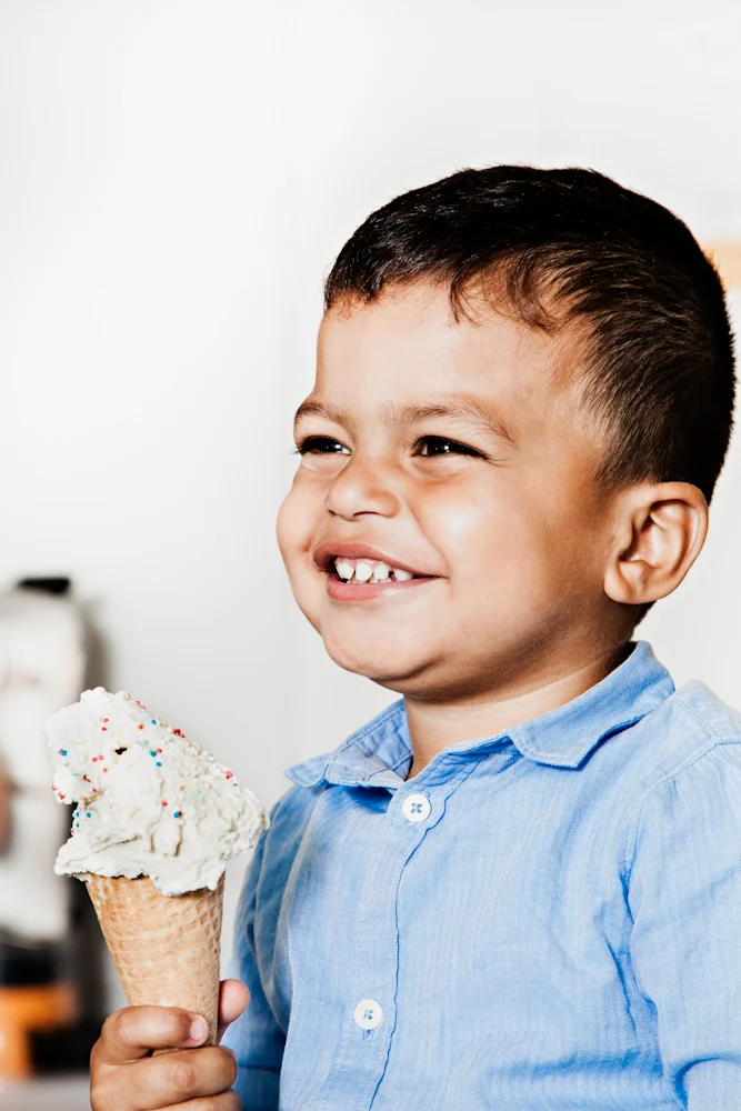 Patagonias_IJS_Amstelveen_boy_icecream_laughing.jpg