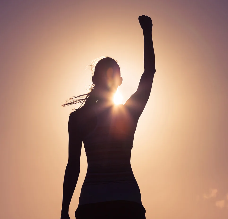 woman_siloutte_against_setting_sun.jpg