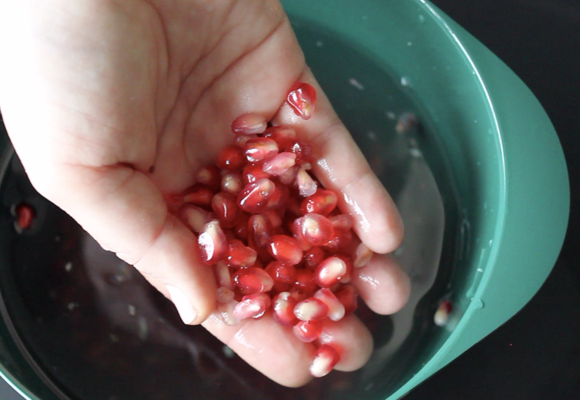 The Easiest Way to De-seed a Pomegranate (use the water method!)