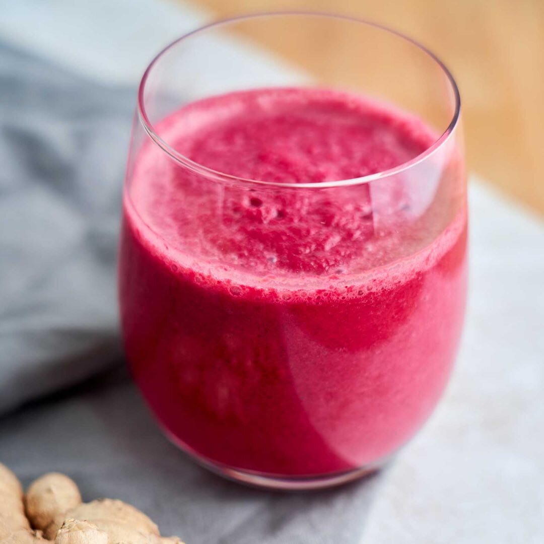 &quot;It's a beetroot! Smoothie&quot;. ⁠⁠
⁠⁠
The gorgeous pink color obviously comes from the beetroot! And it has a nice kick to it from the ginger. ⁠⁠
⁠⁠
Swipe to the next picture for the recipe. ⁠⁠
⁠⁠
⁠⁠
#incarinaskitchen #foodporn #foodie #food #