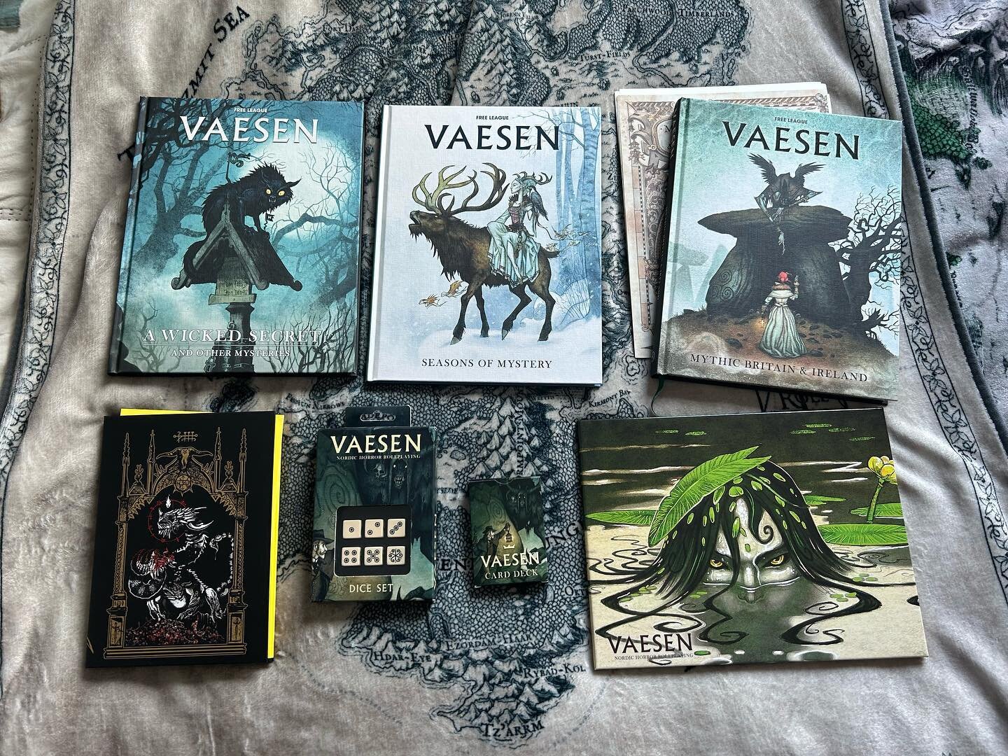 Happy post day 📦 Ever since reading the #Vaesen core rulebook from @freeleaguepublishing, I always been keen to get the adventures alongside! And who could resist the @morkborg_rpg GM screen?! #TTRPG #maps #folkhorror #nordic #freeleague #dice #rpgs