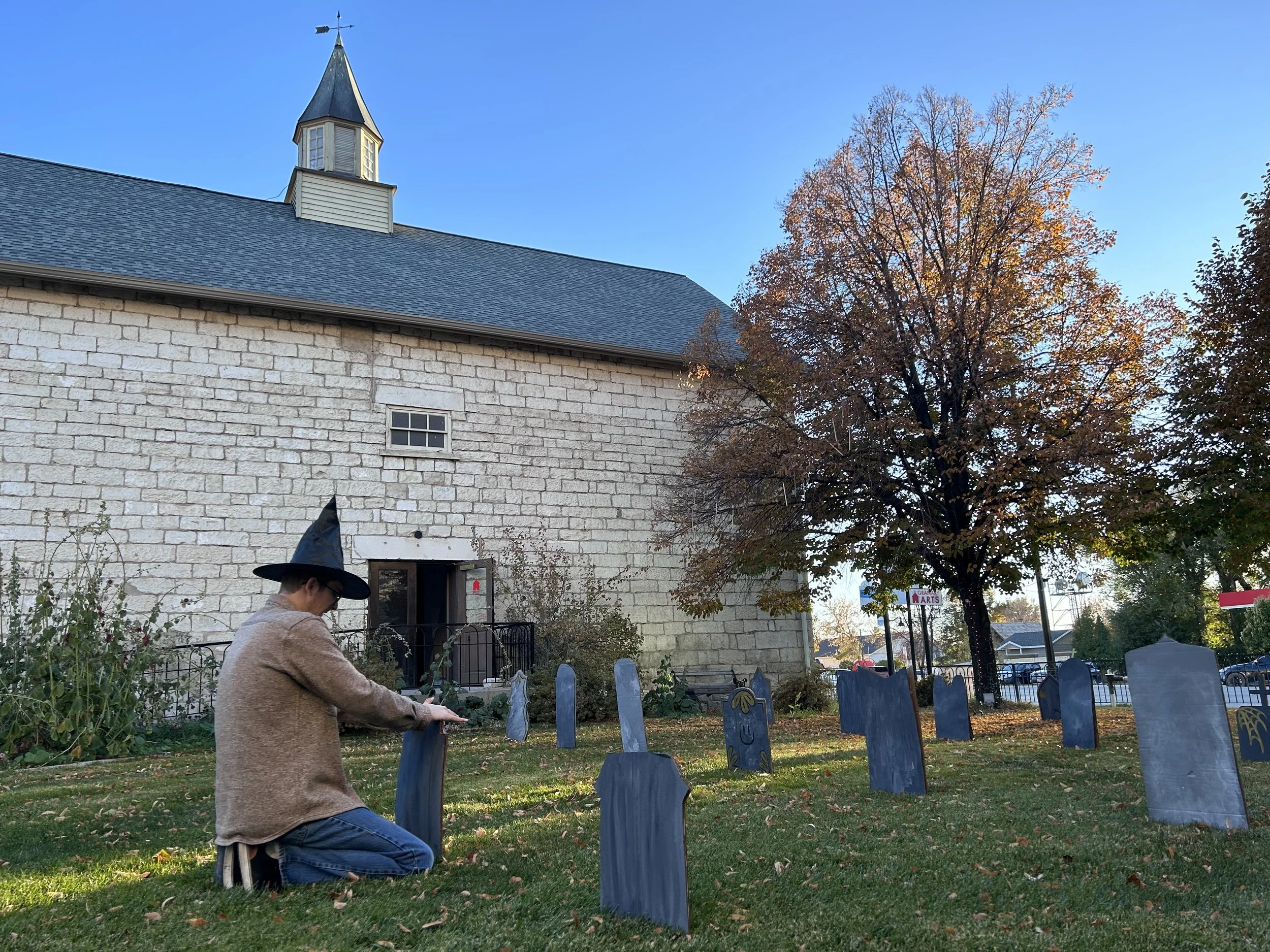 Volunteer Opportunity / Create Artist Headstones