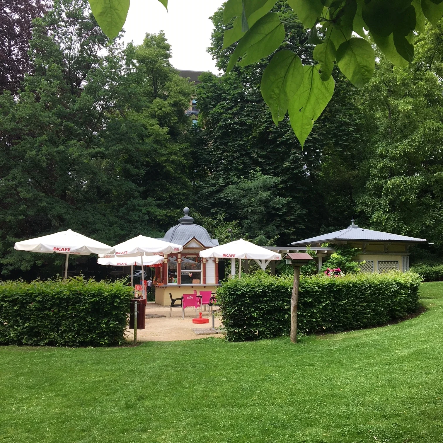 A WALK IN THE PARK. Or a beer at the Pavillon.