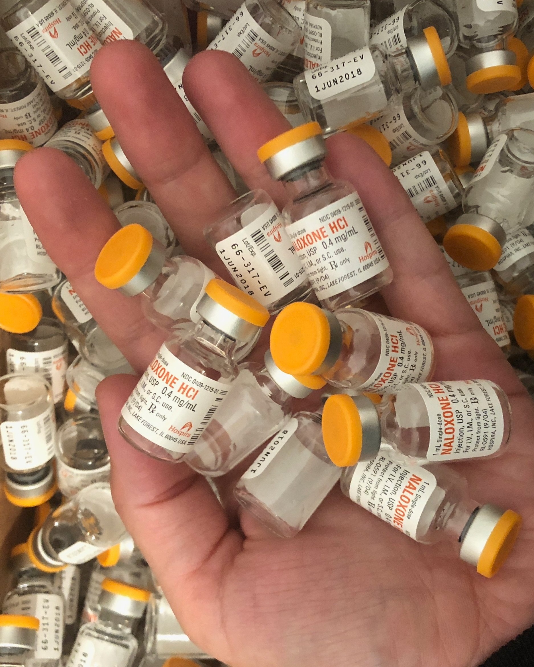 Hand%2Bof%2Bnaloxone.jpg
