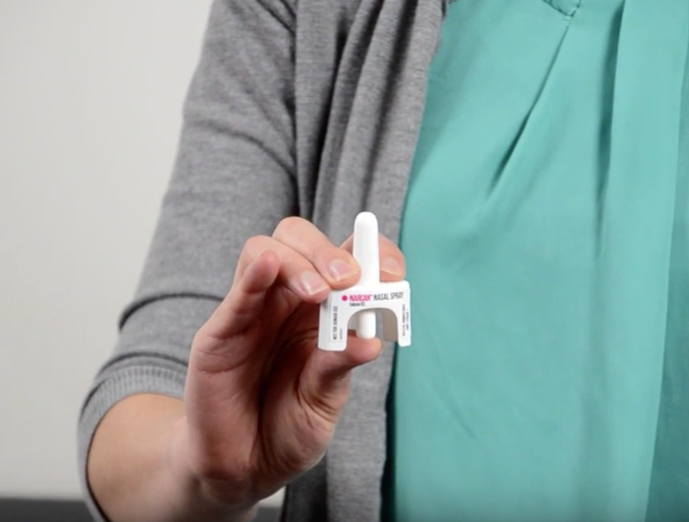 How to use Narcan brand naloxone, 2016 (English 1:27)
