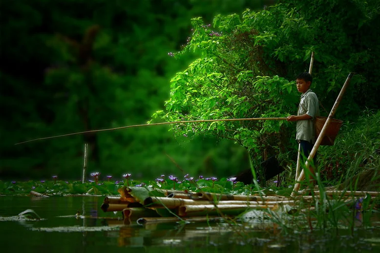 Fishing-in-Boga-Lake-Bandarban-Bangladesh1.jpg