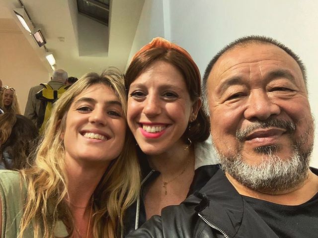 Two Girls need A Wei Wei 👯&zwj;♀️👨🏽&zwj;🎨💦
&copy;️ @spennytungate
.
.
.
#aiweiwei #ily #roots #LissonGallery #Frieze2019 #friezelondon #friezeweek #friezeartfair