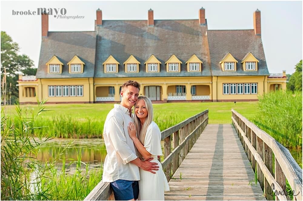 Lovebirds basking in the coastal charm of Corolla, NC, with the iconic Whalehead Club as their picturesque backdrop by @candace.owens 
.
.
.
#whaleheadclub #whaleheadclubcorolla #outerbanks #outerbanksnc #outerbanksphotographer #outerbanksphotography