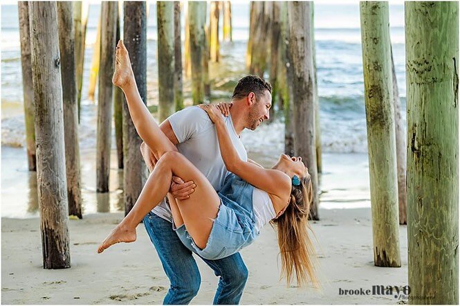 Sugar it&rsquo;s in LOVE!!! 
.
.
.
#kittyhawkpier #kittyhawk #kittyhawknc #outerbanks #outerbanksnc #outerbanksphotographer #married #engaged #inlove #lover #lovers #outerbanksphotography #obx #obxnc #obxphotographer #obxphotography #familyphotograph