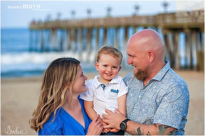 We know it makes the grandparents hearts so happy to have their children with their individual families photographed during their family session! 
.
.
.
#kitthawkpier #kittyhawk #khp #outerbanks #outerbanksnc #obx #obxnc #outerbanksphotography #outer