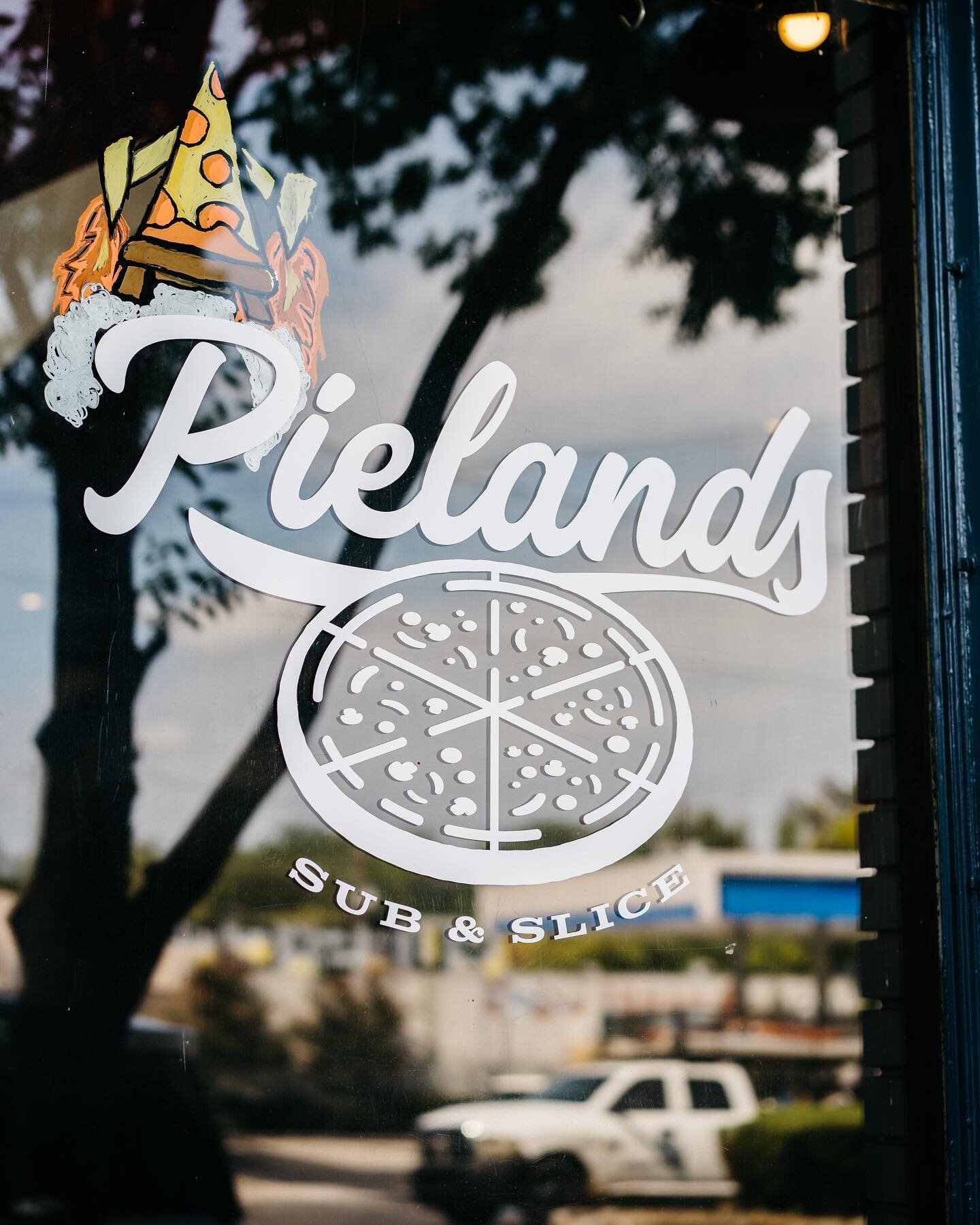 Your sign to 𝓽𝓻𝓮𝓪𝓽 𝔂𝓸𝓾𝓻𝓼𝓮𝓵𝓯  to Pielands 🍕 
⠀
⠀
⠀
⠀
#pielandspizza #discoveratlanta #exploreatl #atlpizza #atlantapizza #atlpizzeria #vahi #virginiahighland #discoveratlanta