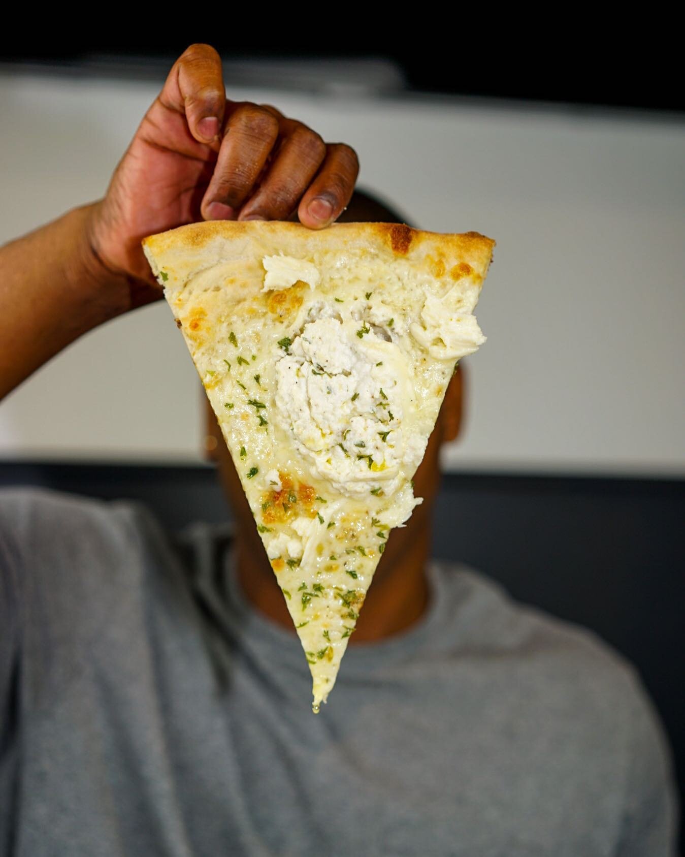 𝐅𝐫𝐢𝐝𝐚𝐲 🅿🅸🆉🆉🅰 🍕
⠀
𝗢𝗽𝗲𝗻 - 𝟭𝟬𝗽𝗺
⠀
⠀
⠀
#pielandspizza #atlpizza #atlantapizza #discoveratl #discoveratlanta #atlrestaurants #eathereatl #pizzatime #fridaypizza #pizzanight