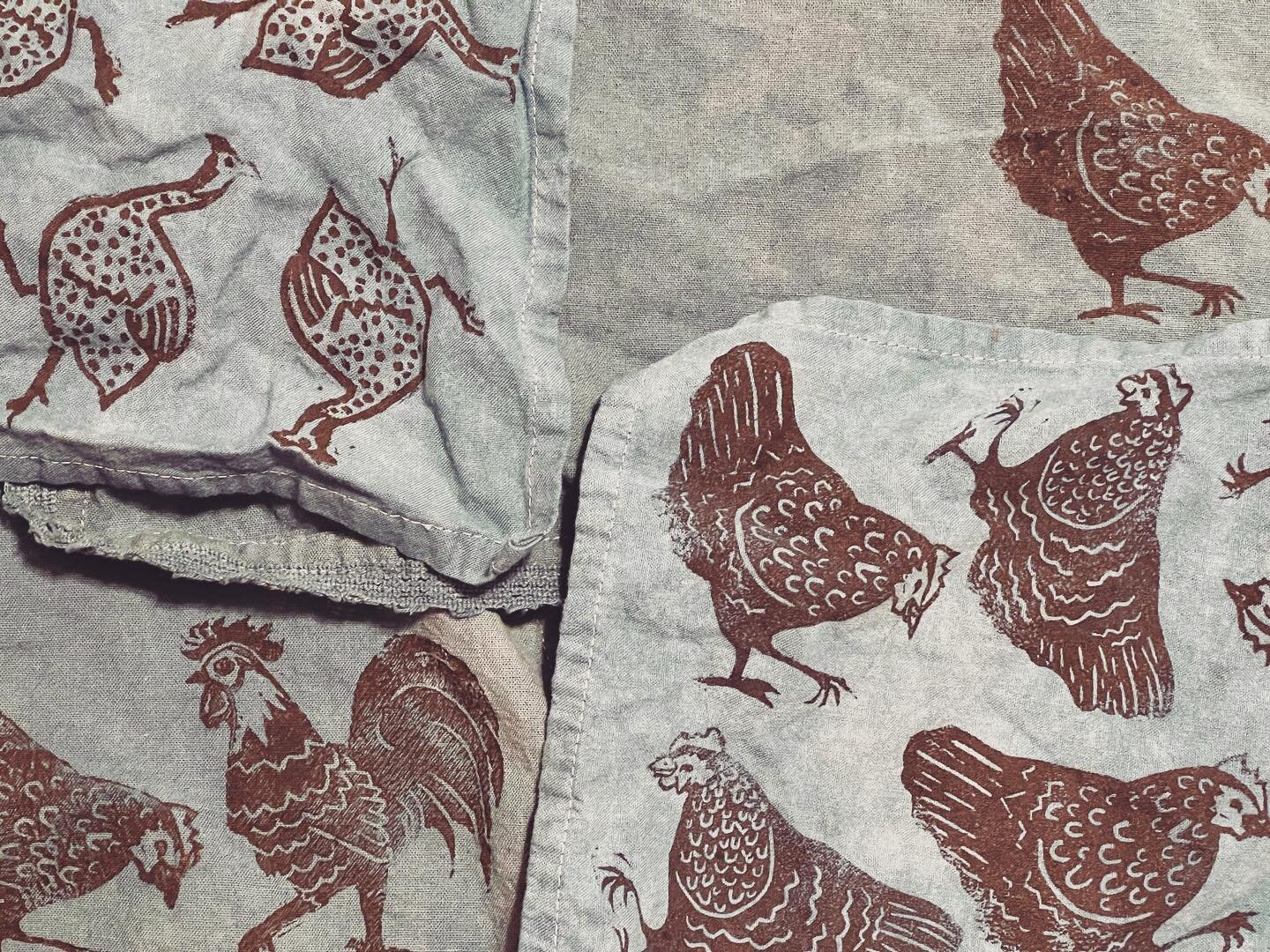 Introducing the chickens, roosters and guineas of indigo. Come by @pigpenpotteryva to check out amazing pottery and my latest work with Lino prints and natural dye. 

This photo doesn&rsquo;t do the rich color justice! 
#greatfallsstudios #greatfalls